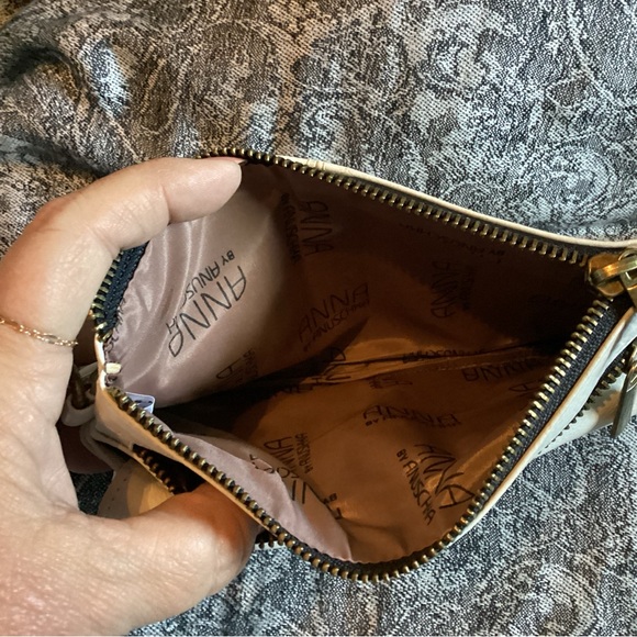 Anna Anushka NWT hand painted wristlet on white leather with red roses. - Picture 3 of 7